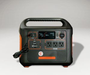 Photo d’un capteur COMPACT BLE fixé sur une batterie